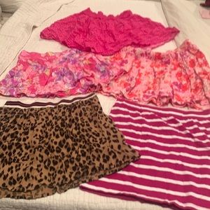 Lot of girls skirts, 4 Old Navy, 1 Justice, size XL